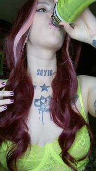 Sexy zrzka říhá