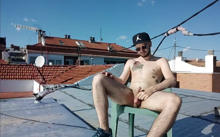 Xisco: Jerking in my rooftop