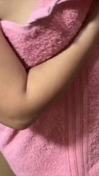 ホットな義母は義理の息子と一人で家にいます。なんてデカいケツ!