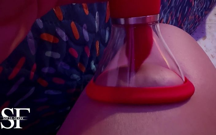 sofiasexxx: 请把你的舌头插入我的阴户