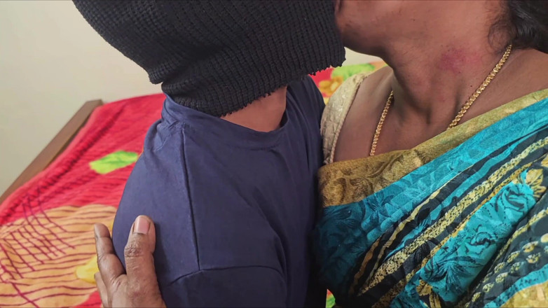 Chennaiponnu: น้าทมิฬกับหนุ่มเพื่อนบ้านเย็ดทมิฬพร้อมเสียง