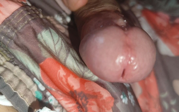 Straight Daddy Club: Kutas Twardnieje, Gdy Wychodzi Z Dziury W Szortach.