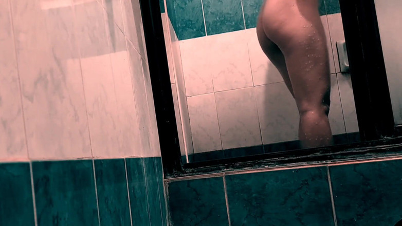 Grentie: Feeling horny in the shower