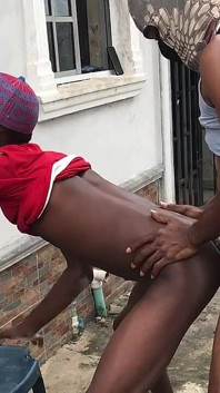 Sigue perforando esa pequeña tetona y correte sobre mí