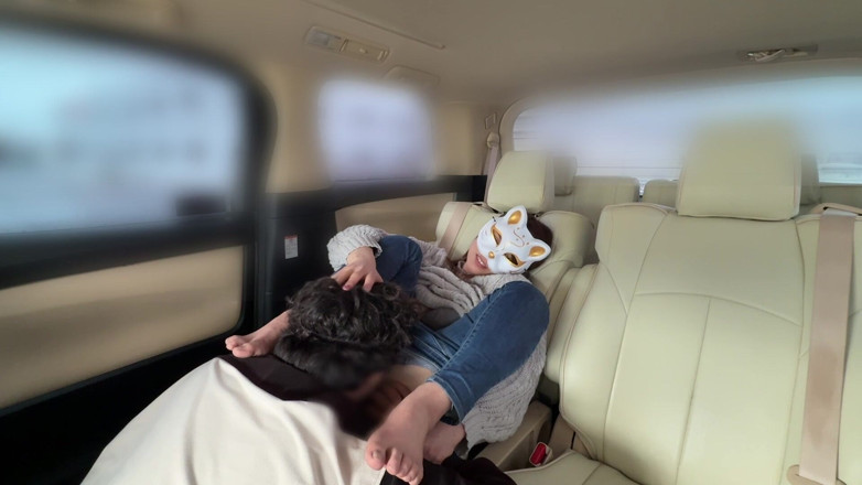 LuuLee0804: Avant le travail, ils ont une aventure dans une voiture