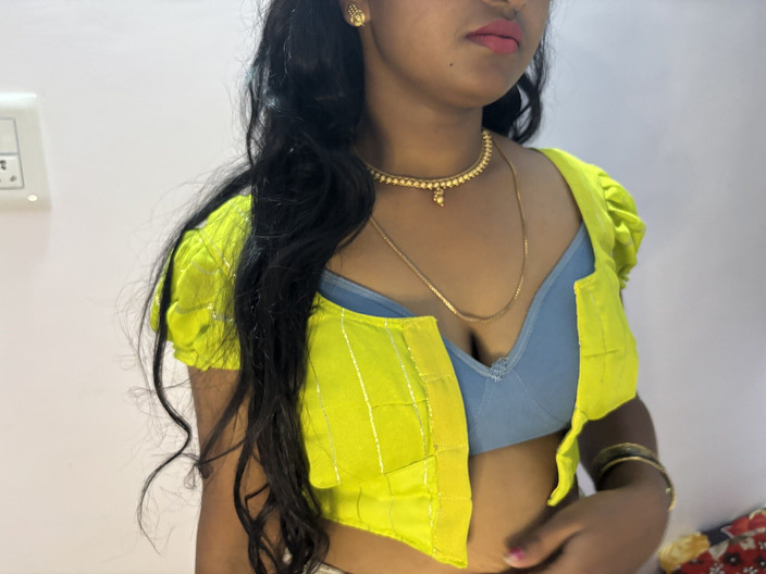 Mary V: Desi Bhabi otrogen man knullar mans lilla styvbror