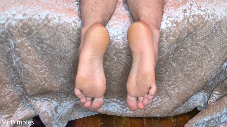 Mr Dimples: Předvádím moje ponožky a chodidla!
