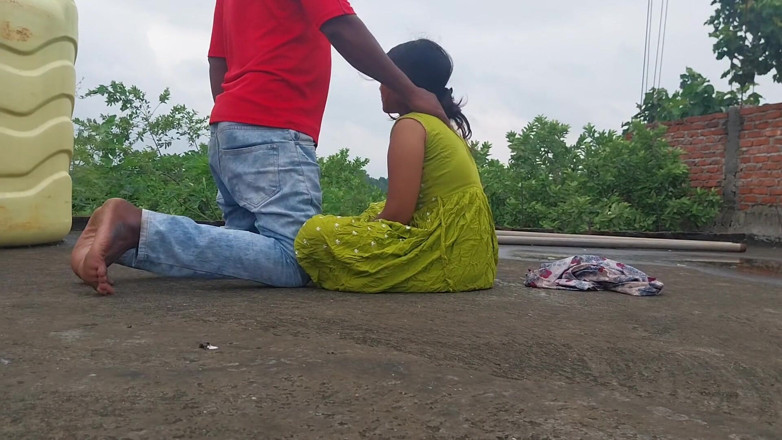 Pooja raniji: Awek desi muda kampung berkongkek di luar - teman wanita yang...