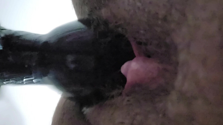 puppyrolls: Che vista divertente! Il mio clitoride è enorme e questo giocattolo...