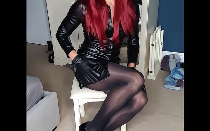 JessicaXD: Uma prostituta em seu vestido de camisa de couro