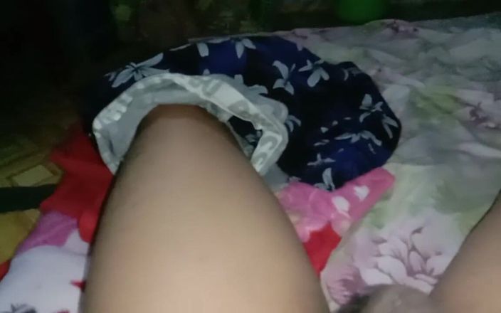Chubbyme Pinay: Süße muschi von molliger asiatin macht mich geil und fickt...