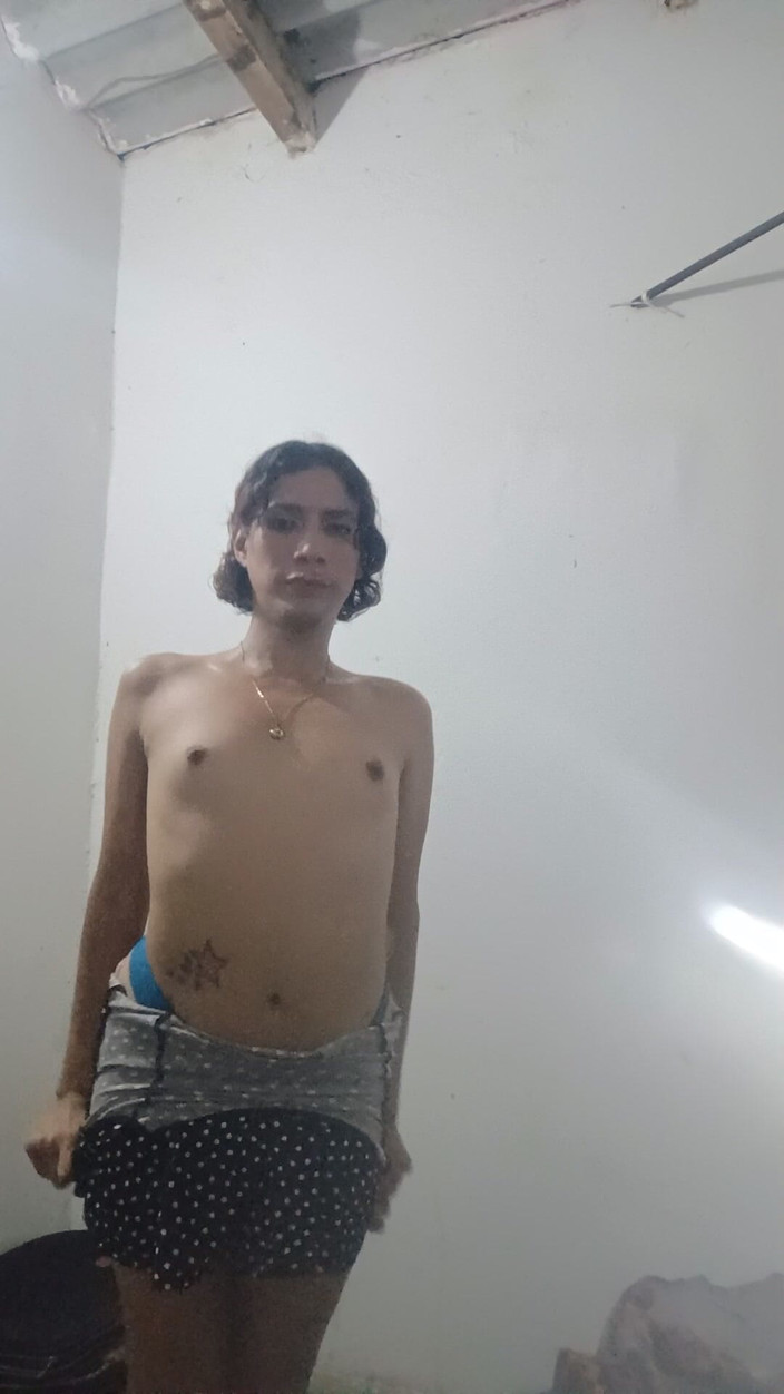 Femboy from Colombia: Piersi, które stają się coraz większe