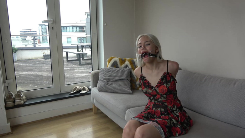 Latina Fetish: Lilly, Alina e Latina in: la poliziotta Alina sottomette la...