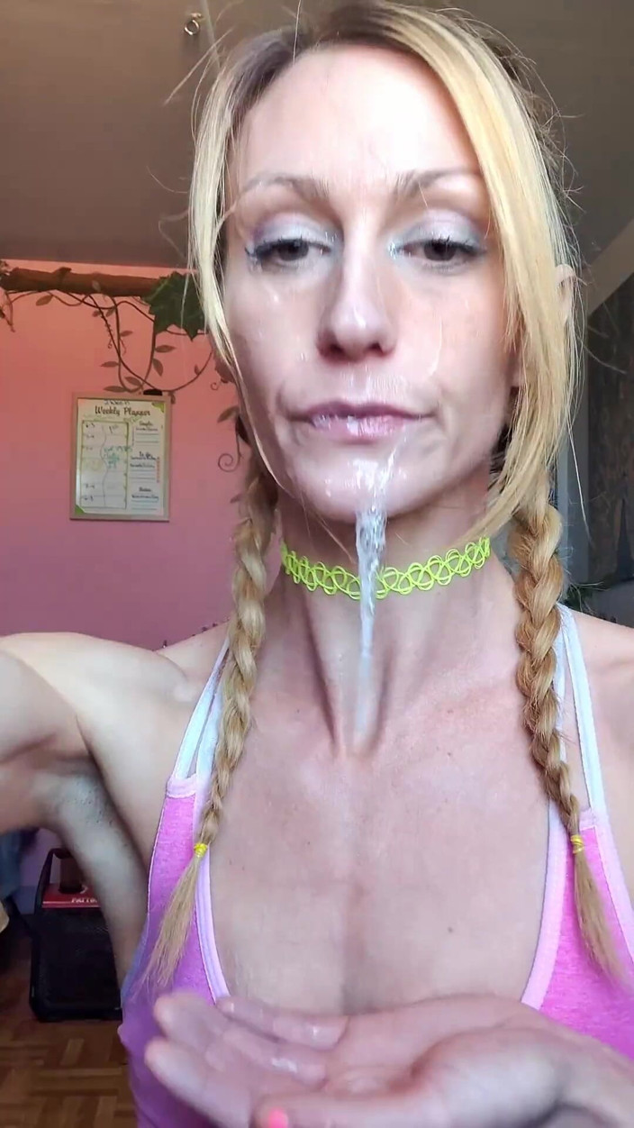Vanessa Hastings: Vanessa Hastings Nepořádný spit obličej dildo deepthroat