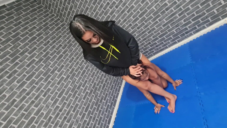 FetishKing: Scissor melawan kaki ekstrem oleh cewek papan atas alice