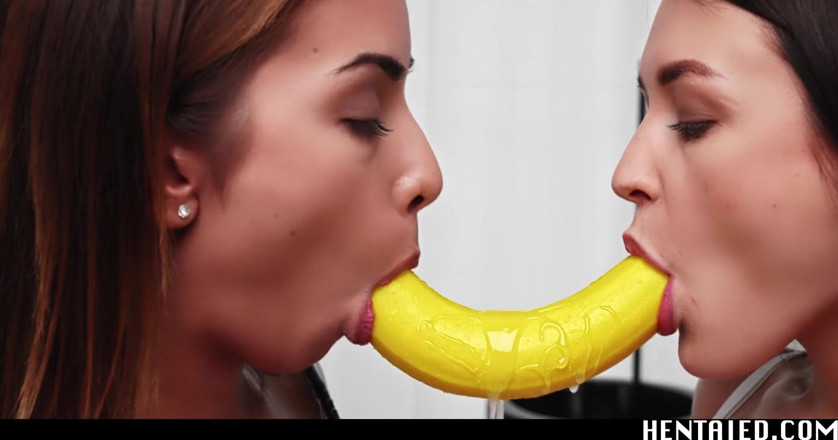 Hentaied: Real life hentai - due ragazzi bollenti si scopano a vicenda...