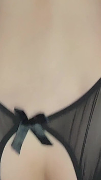 Hot Babe Orgasms Hard From Using a Vibrator the First Time!