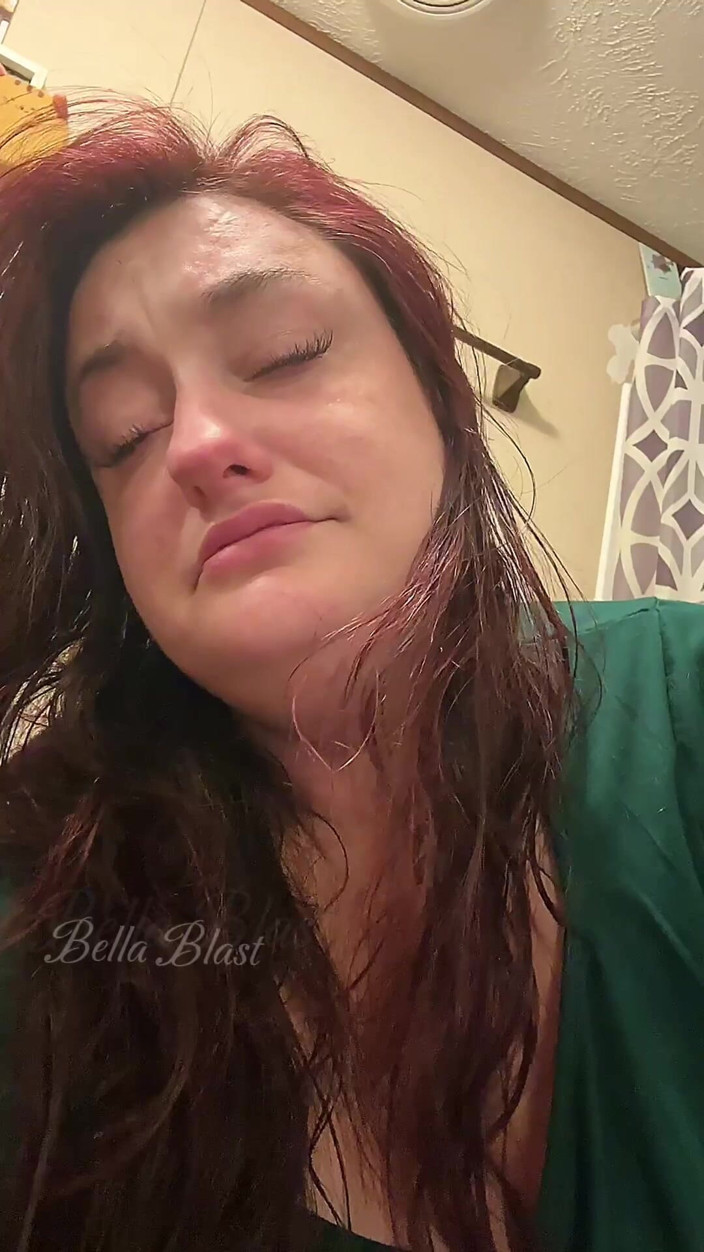 BellaBlast: Toro- lotta in bagno da vicino della mia faccia con...