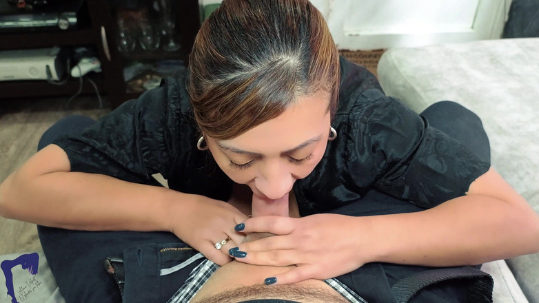 AlinaVelvet: Збуджена латина мамка не може встояти перед кур'єром і отримує глибокий вагінальний кремпай