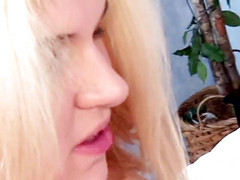 Girl on Girl: Krásné mladé blonďaté brunetky mají orální sex uvnitř