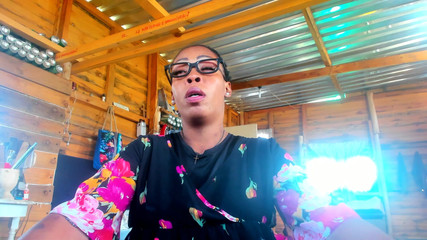 AnalEbony: ロールプレイ、継息子がこっそり見ててお尻をオナニーしているのを見つけたんだ...