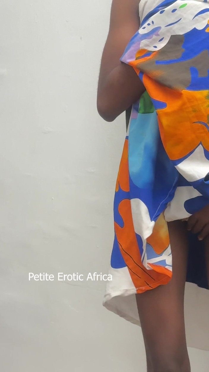 Petite Erotic Africa: Penetrujący stojący chuda