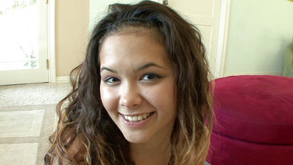 The Anal Queens: Büyük götlü esmer latin arka kapılara giriyor