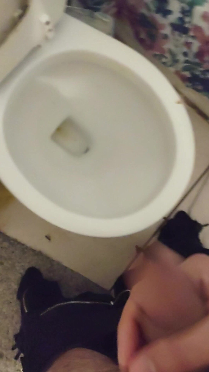 Brandon: Sborrata in bagno