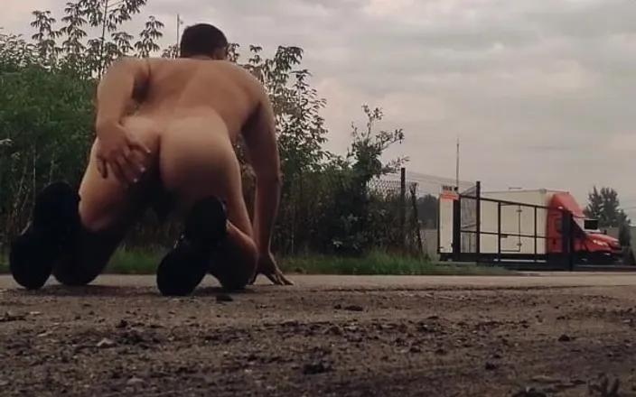 Merry Bell: Exhibitionist in Public in the City