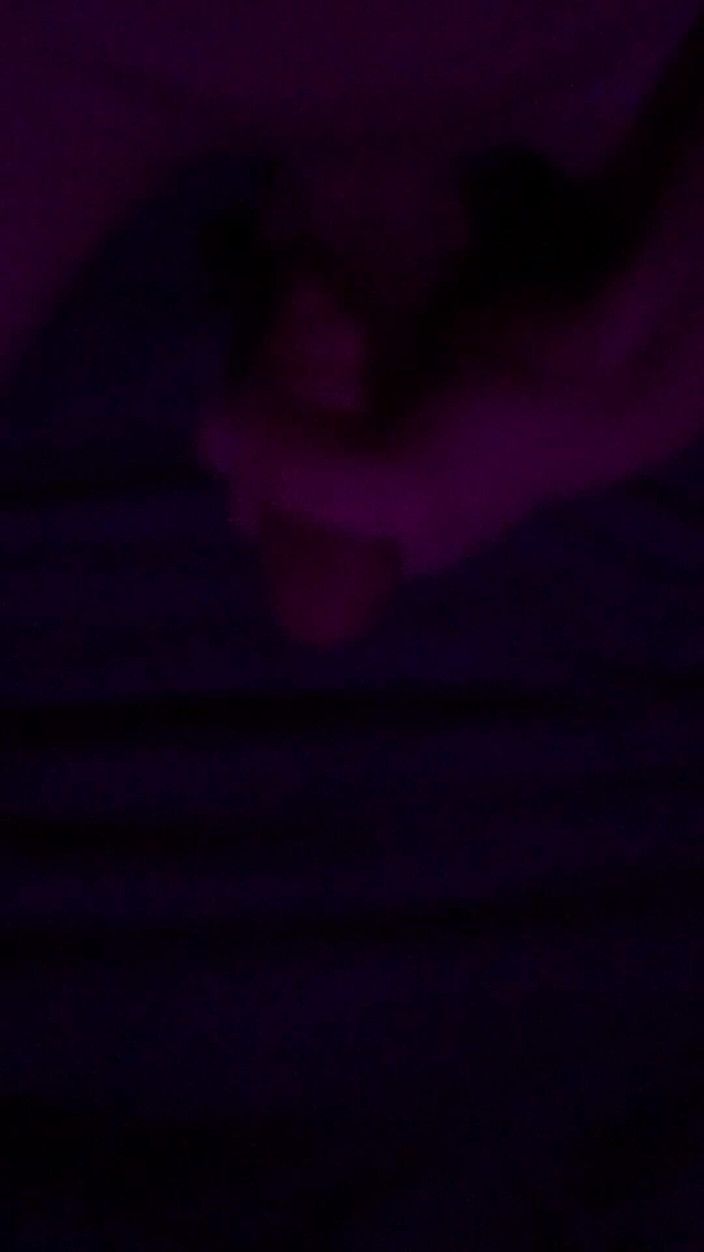 Femboy life: Uroczy, efemeryczny chłopak masturbujący się penisem