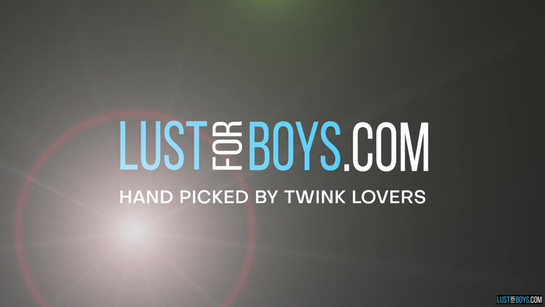 Lust for boys: День со стеклянным дилдо