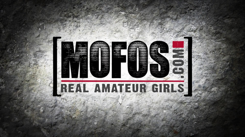 MOFOS: Mofos - 娇小的lola gatsby和ryan见面，并在换班结束时被公交车检查员狠操