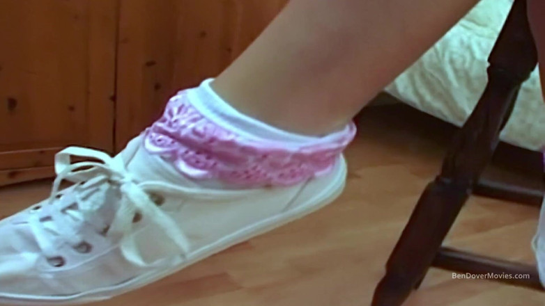 Ben Dover Movies: 18 yaşındayız biz gençleriz: Elle Brooke