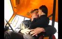 Wonderful Hot World X: Seks w autobusie dla nastolatka z niesamowitymi piersiami