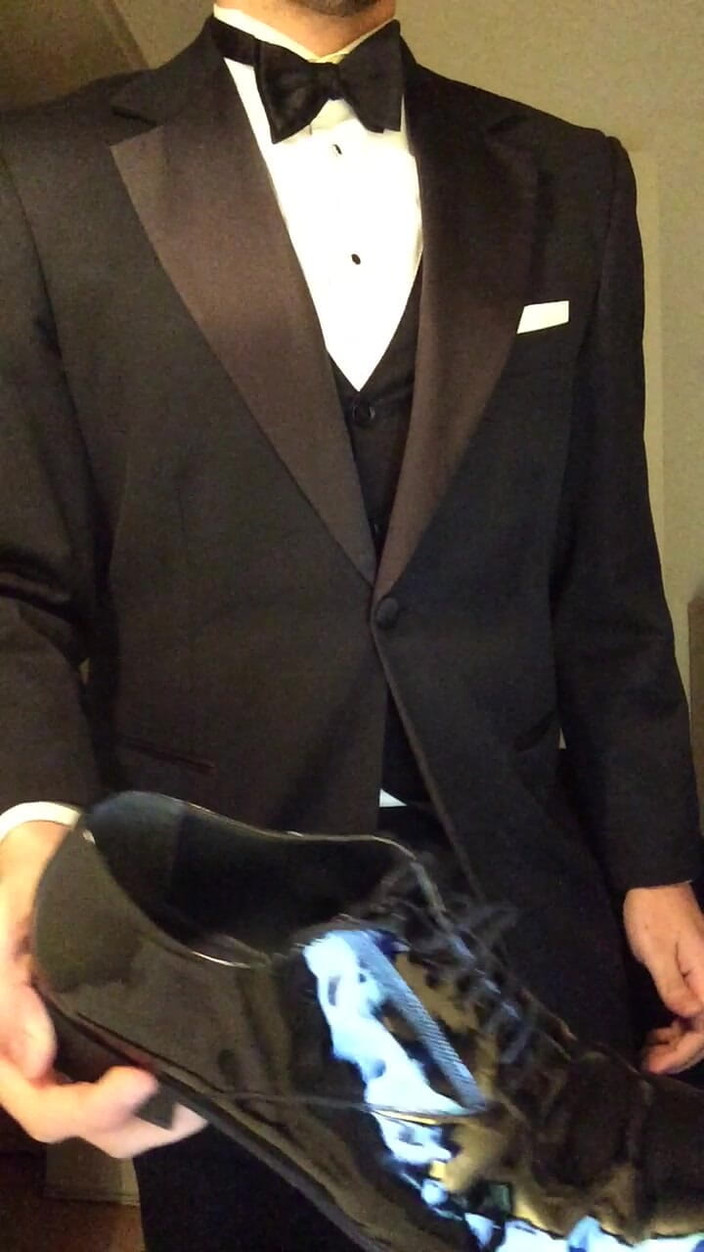 Master Shiny Shoes: Napalony w smokingu