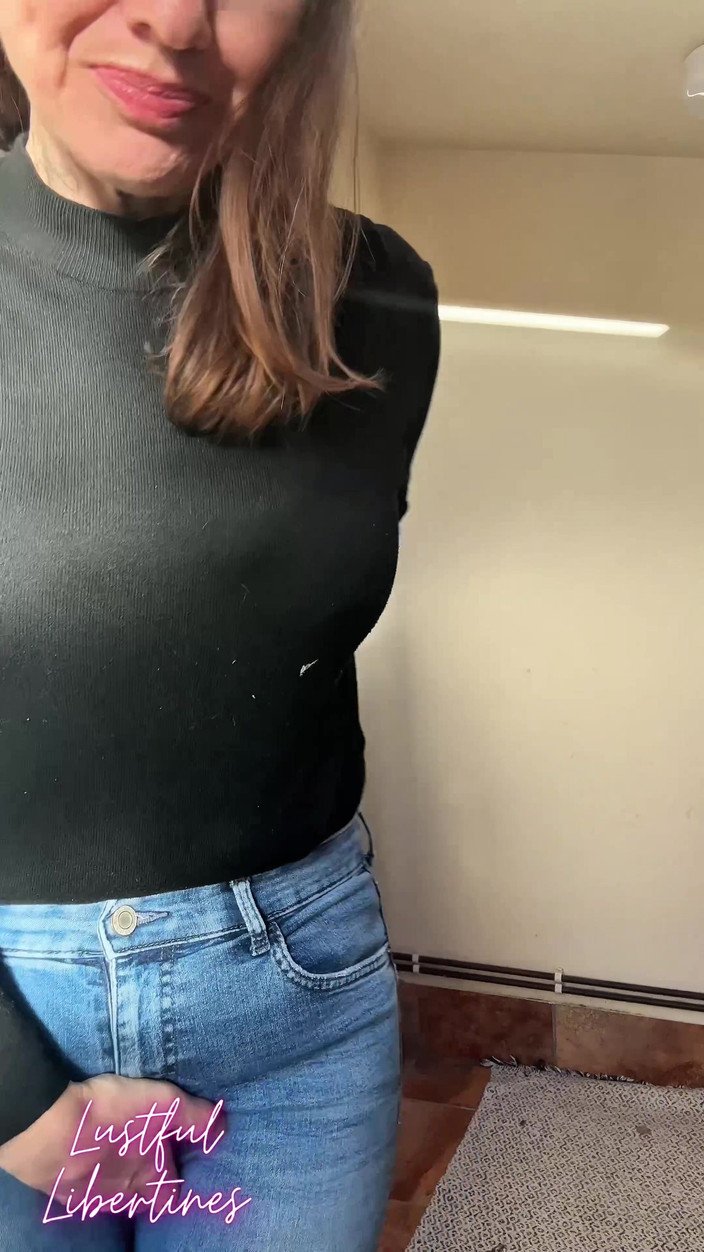 Lustful Libertines: 被锁在浴室里 - 湿润牛仔裤