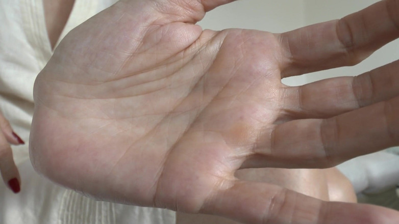 Lady Victoria Valente: Showing off Beautiful Red Fingernails and Masturbating Inside Your Trousers,...