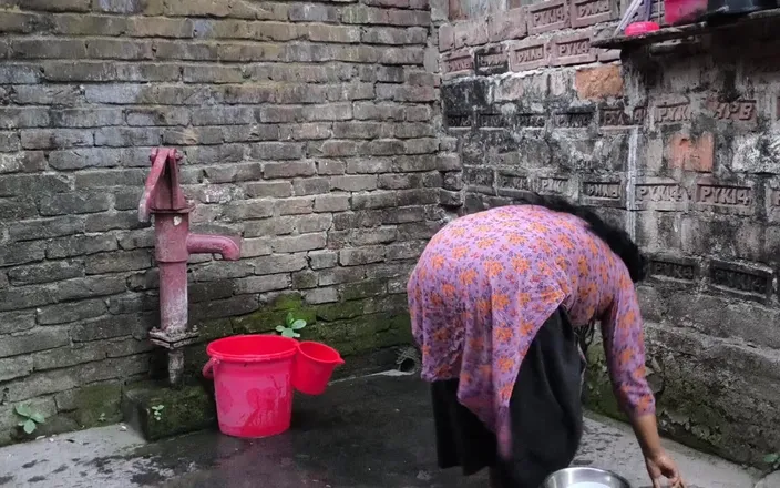 SAFI-SEXY: I See Aunty Taking a Bath Naked in the Washroom...