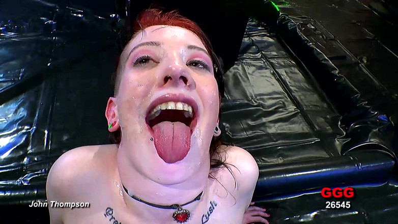 CASTING GIRLS want to FUCK: GGG Джон Томпсон - рыжая крошка Linda Lush наслаждается первым гэнгбэнг-трахом