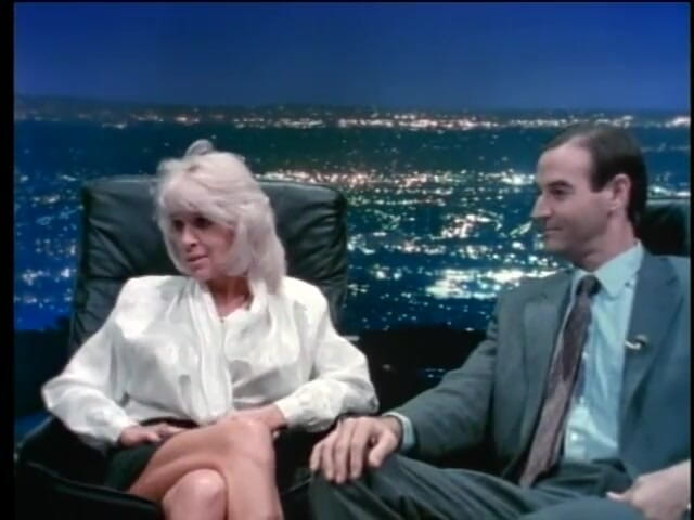 Old Good Porn: Chlápek stříká do boty blonďaté MILFky po tvrdé šukací akci