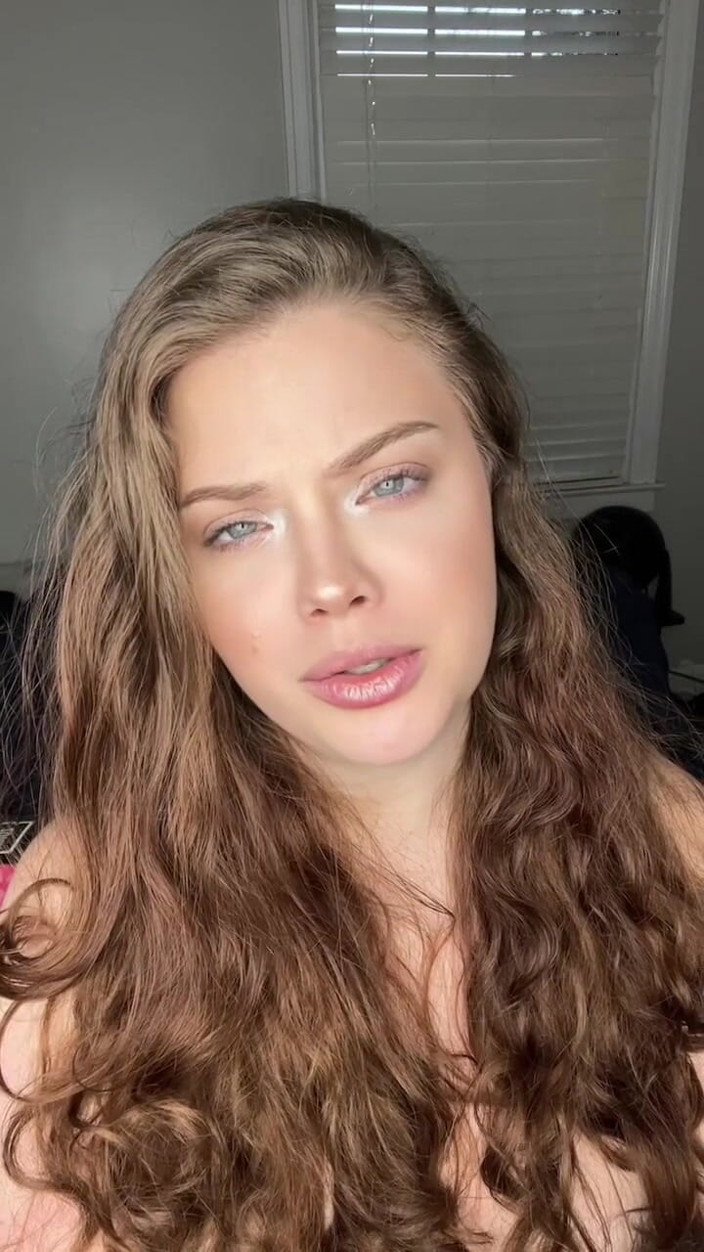 Youdreamgirl123: Derili orta yaşlı seksi kadın domme kadın kılıklı oğlan rol...
