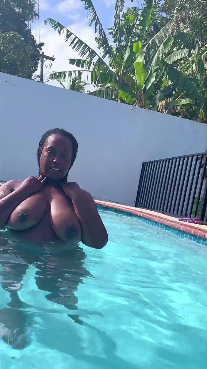 Lady Rae: Boobs