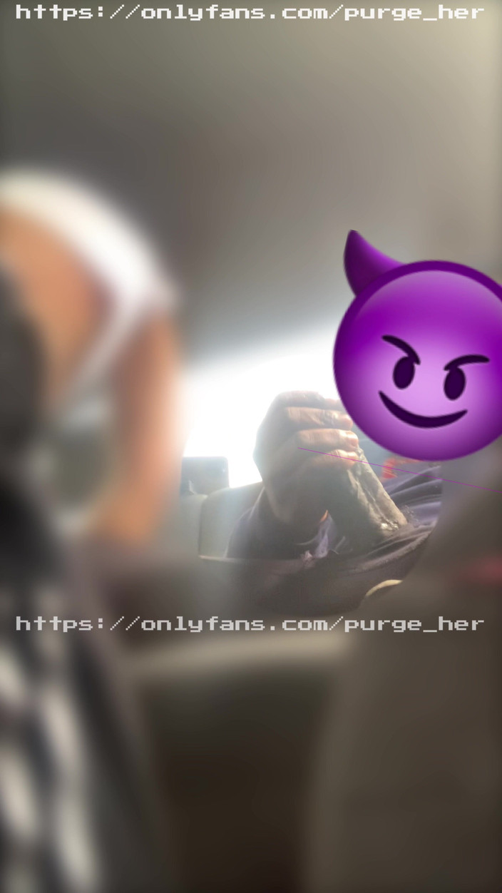 Purge_her: Fofos lábios grandes me fazem gozar duro na garganta dela