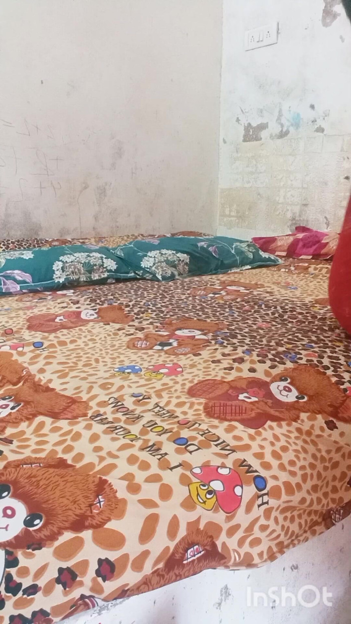 Bed: Seks ibu rumah tangga india yang cantik