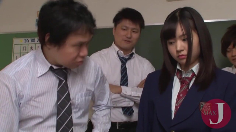 Asian happy ending: Lovely asian teen is getting banged and facialized