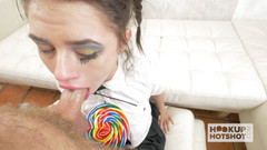 Hookup Hotshot: Rozkošná teenagerka Lucie Cline tvrdě šuká od chlapa, kterého potkala online