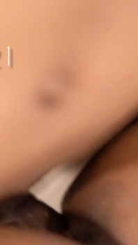 Indická desi pornohvězda Tejaswini viděla, jak její přítel tvrdě šuká.