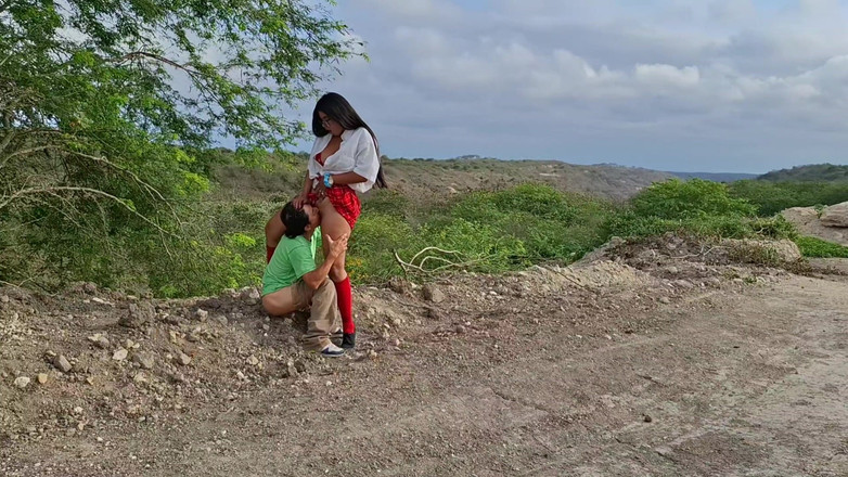 Lady: Pria tua mesum ini mergokin murid cantik berseragam di pedesaan...