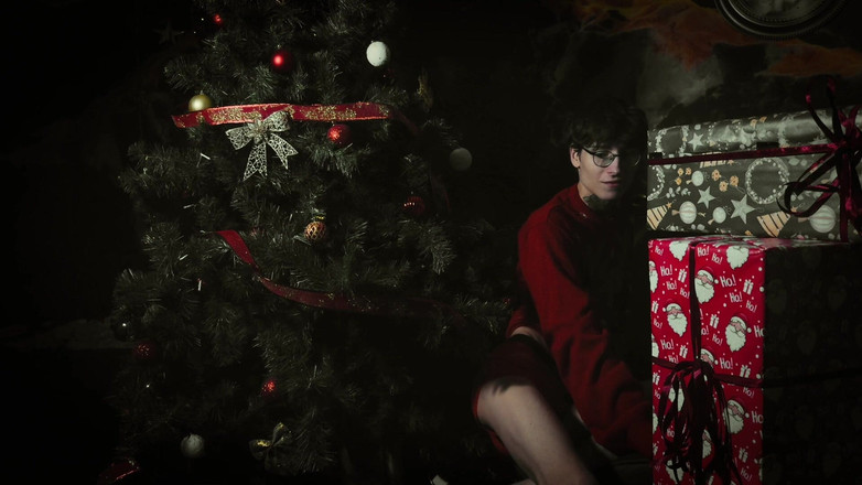 HotDogs studio: 크리스마스 트리 아래서 자위하기