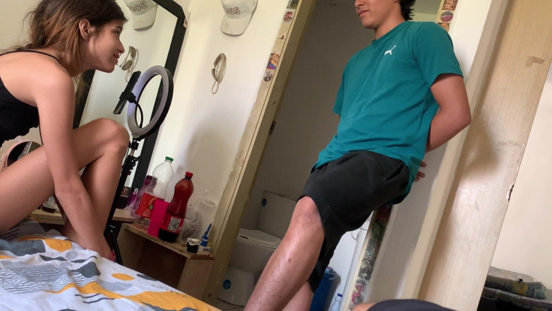 TUflacasex123: Ik ga naar de kamer van mijn stiefzus om haar...